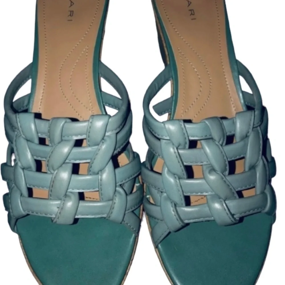 Tahari size 10 light aqua blue leather  open toe platform wedge NIB